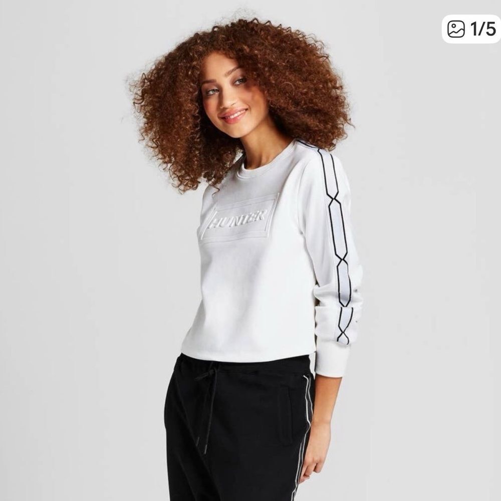 Hunter X Target Long Sleeve Crew Neck White Logo Cropped Sweatshirt Size Small
